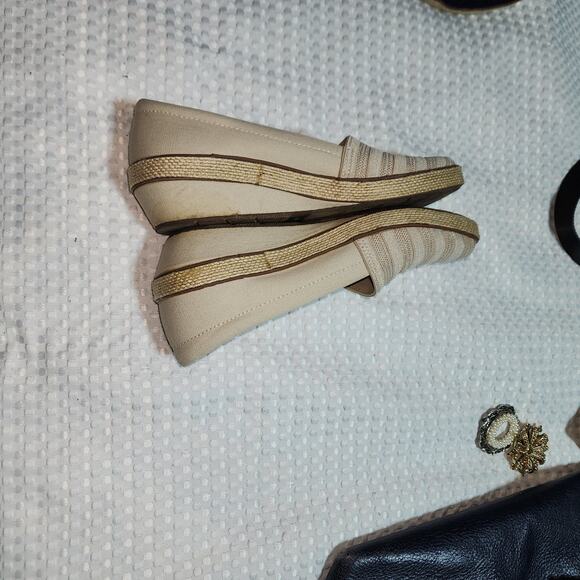 GRASSHOPPERS WOMENS SZ 6.5 BLAISE WEDGE STRIPE CREAM ORTHOLITE SHOES - Picture 6 of 8